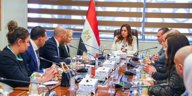 وزيرة التنمية تتابع مع وفد البنك الأوروبي لإعادة الإعمار والتنمية ملفات التعاون المشترك بين الجانبين
