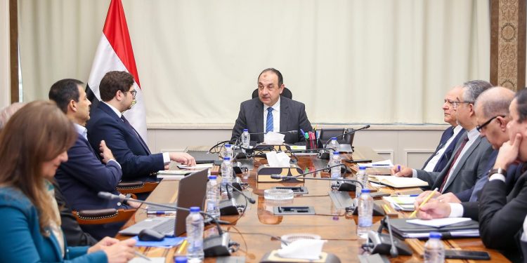 وزير قطاع الأعمال يتابع موقف مشروع إقامة مجمع صناعي لرفع تركيز خام الفوسفات وصناعة الأسمدة الفوسفاتية