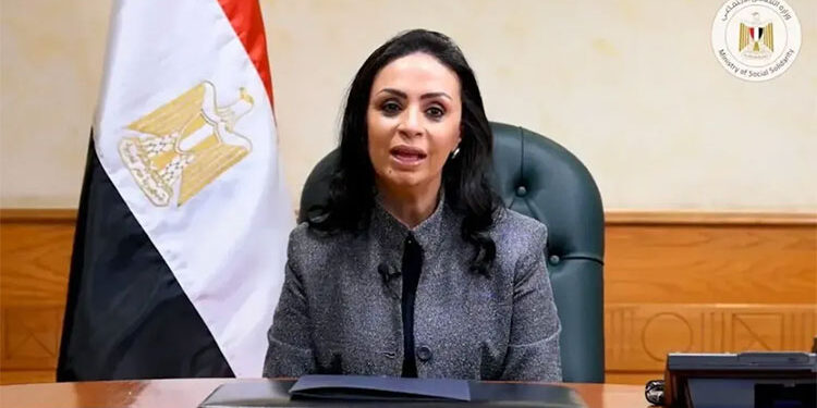 وزيرة التضامن تتابع تداعيات تصادم قطار بسيارة قرب محطة كهرباء جلبانة بالإسماعيلية