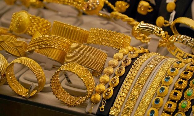 سعر الذهب الآن  أسعار الذهب في مصر اليوم السبت 1 مارس 2025.. عيار 21 يسجل 4045 جنيهًا