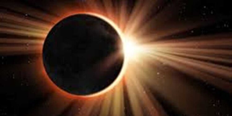 في رمضان.. خسوف كلي فريد يشهده العالم اليوم الجمعة (تفاصيل)