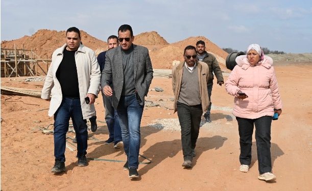 وزير الإسكان يُتابع مشروعات التطوير وترفيق الأراضي بالمناطق الصناعية بالعاشر من رمضان