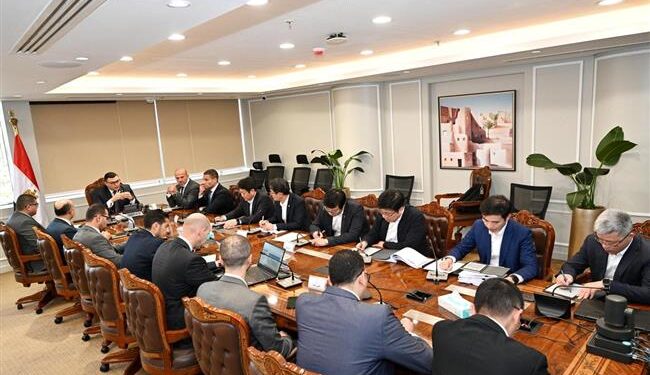 وزير الإسكان يتابع موقف منطقة الأعمال المركزية بالعاصمة الإدارية الجديدة