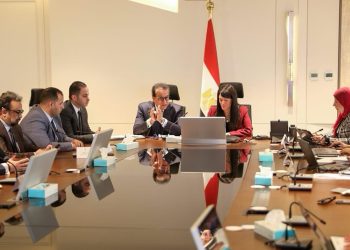 نائب رئيس الوزراء ووزيرة التخطيط يناقشان الخطة الاستثمارية لوزارة الصحة