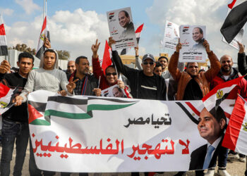 الآلاف من أبناء بنى سويف يرفضون تهجير الفلسطينيين ويرفعون أعلام فلسطين