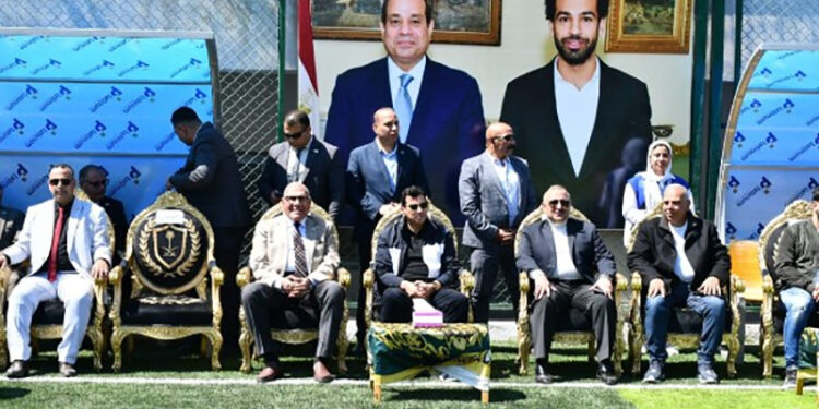 وزير الشباب والرياضة ورئيس الهيئة العربية للتصنيع يفتتحان مركز شباب “محمد صلاح”