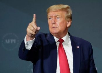 ترامب يعلن تعليق التعريفات الجمركية على المكسيك حتى إبريل المقبل