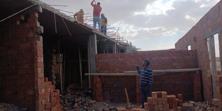 جهاز مدينة 6 أكتوبر يواصل حملات إزالة مخالفات البناء بعددٍ من المناطق