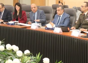 خلال اجتماع المجلس الأعلى.. مناقشة 14 مشروعًا صناعيًا جديدًا والموافقة على توفير الطاقة اللازمة