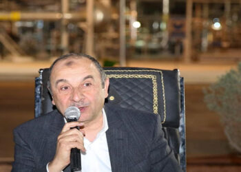 وزير قطاع الأعمال يلتقي محافظ أسوان ونواب البرلمان ويشارك العاملين الإفطار الرمضاني