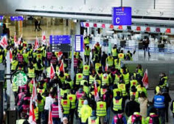 إضرابات واسعة في ألمانيا تعطل حركة الطيران في 11 مطارا رئيسيا