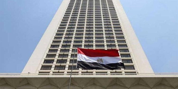 مصر تؤكد أهمية الحلول السياسية للأزمات الدولية