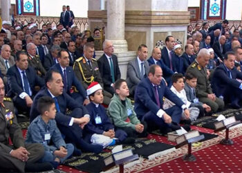 الرئيس السيسي يؤدي صلاة عيد الفطر المبارك في مسجد المشير طنطاوي