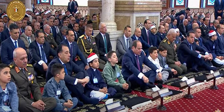 الرئيس السيسي يؤدي صلاة عيد الفطر المبارك في مسجد المشير طنطاوي
