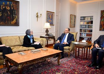 وزير الخارجية والهجرة يستقبل رئيسة الاتحاد الدولي لجمعيات الهلال والصليب الأحمر