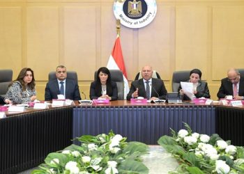 وزير الصناعة والنقل يترأس الاجتماع التاسع عشر للمجموعة الوزارية للتنمية الصناعية