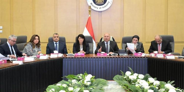 وزير الصناعة والنقل يترأس الاجتماع التاسع عشر للمجموعة الوزارية للتنمية الصناعية