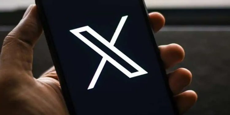 عطل يضرب منصة التغريدات X