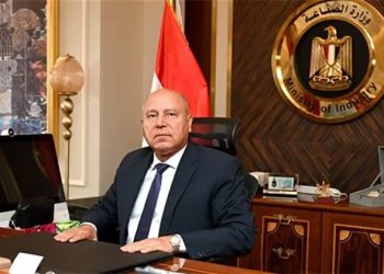 غداً.. وزير الصناعة والنقل يلتقي المستثمرين الصناعيين بمحافظة الإسماعيلية بحضور المحافظ