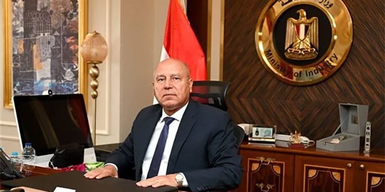 غداً.. وزير الصناعة والنقل يلتقي المستثمرين الصناعيين بمحافظة الإسماعيلية بحضور المحافظ