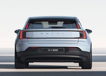 مواصفات فولفو اى اكس 30 موديل 2025