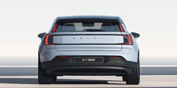 مواصفات فولفو اى اكس 30 موديل 2025