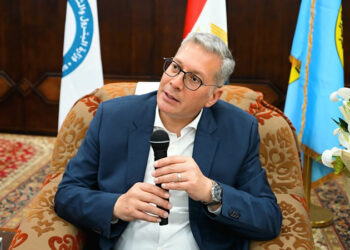 وزير البترول: دور مهم للعاملين فى مواقع الإنتاج باعتبارهم ركيزة أساسية