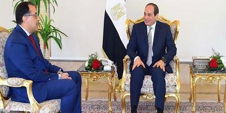 رئيس الوزراء يهنئ الرئيس السيسي بحلول عيد الفطر المبارك