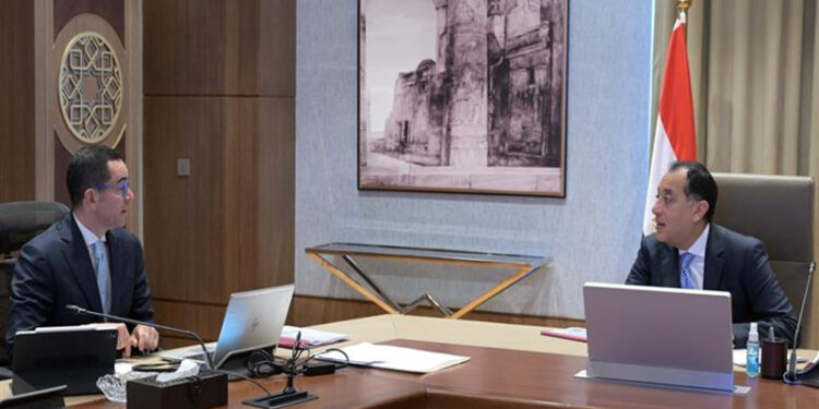 رئيس الوزراء يستعرض جهود صندوق مصر السيادي في تعظيم العائد من أصول الدولة