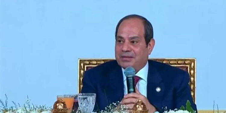 الرئيس السيسى يكرم عددا من أسر شهداء ومصابى القوات المسلحة والشرطة