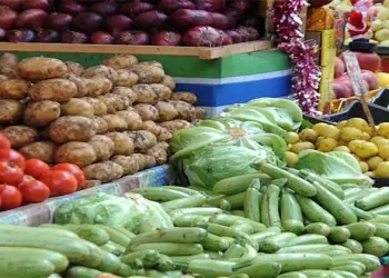 أسعار الخضار والفاكهة اليوم الجمعة