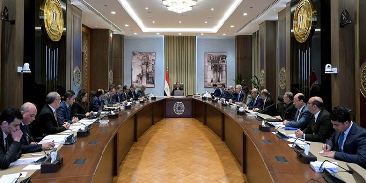 رئيس الوزراء يتابع مستجدات موقف تنفيذ برنامج الطروحات الحكومية