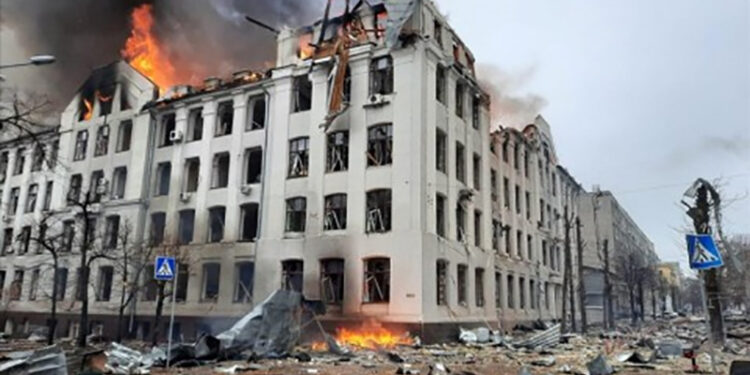 قتـ.لى وإصابات في هجمات روسية على مناطق أوكرانية