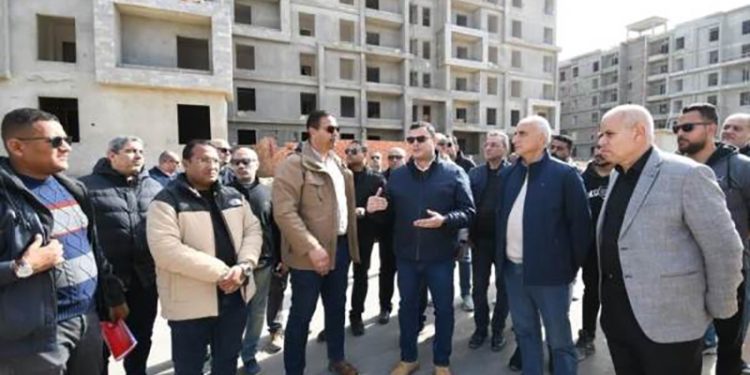 وزير الإسكان يتفقد مشروع "سكن لكل المصريين" وزير الإسكان يتفقد مشروع "سكن لكل المصريين"