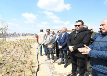 وزير الإسكان ومحافظ القاهرة يتفقدان مشروع حدائق “تلال الفسطاط” بمنطقة مصر القديمة