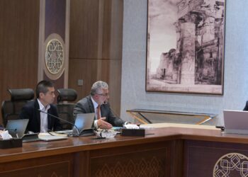 رئيس الوزراء يستعرض خطة إقامة مشروع لتوطين صناعة زجاج الألواح الشمسية بالمنطقة الاقتصادية لقناة السويس