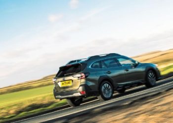 سوبارو تودع سيارتها الشهيرة للأبد وعشاقها في حزن