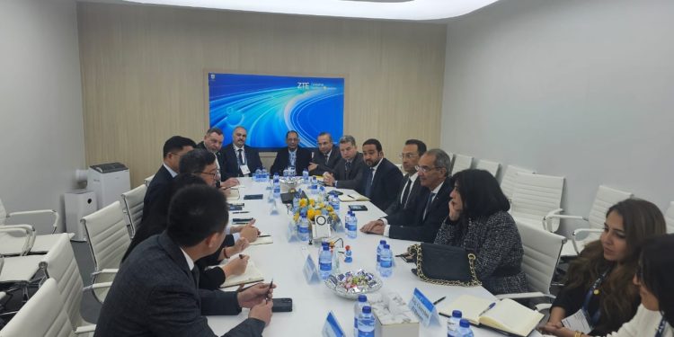 وزير الاتصالات يبحث مع مسئولى شركات عالمية فرص التعاون والاستثمار فى مصر