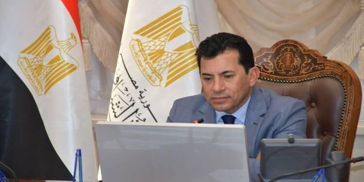 وزير الرياضة يبحث مع اتحاد الإسكواش واللاعبين خطط التطوير ودعم الأبطال