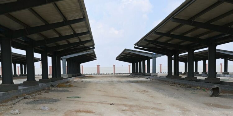 رئيس جهاز العاشر من رمضان يتفقد مشروع امتداد الموقف الإقليمي الجديد