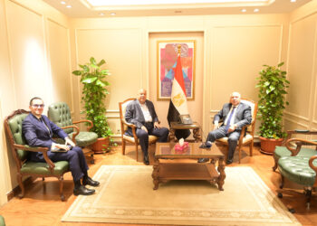 وزيرا الصناعة والاستثمار يبحثان مع رئيس غرفة القاهرة التجارية آليات النهوض بصناعة الحديد والصلب