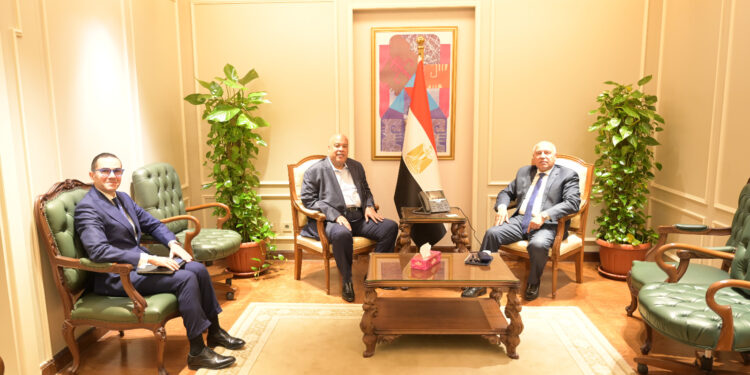 وزيرا الصناعة والاستثمار يبحثان مع رئيس غرفة القاهرة التجارية آليات النهوض بصناعة الحديد والصلب
