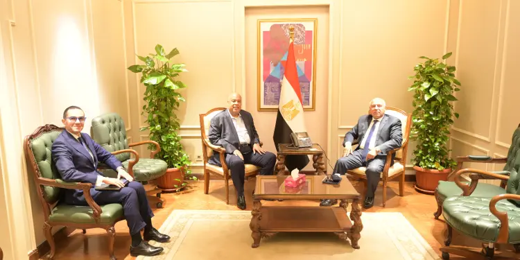 وزيرا الصناعة والاستثمار يبحثان مع رئيس غرفة القاهرة التجارية آليات النهوض بصناعة الحديد والصلب