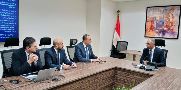 نائب وزير الإسكان ومسئولو جهات الوزارة يتابعون موقف تنفيذ المشروعات بقطاع المياه والصرف الصحى