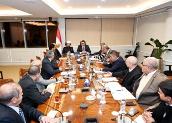 وزيرا الإسكان والأوقاف يبحثان سبل التعاون فى عدد من الملفات المشتركة