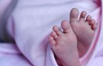 “الطفولة والأمومة” يبلغ النائب العام في واقعة العثور على طفلة تركتها والدتها بالتجمع الخامس