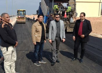 وزير الإسكان يتابع موقف تنفيذ مشروعات المرافق والطرق بمدينة سفنكس الجديدة