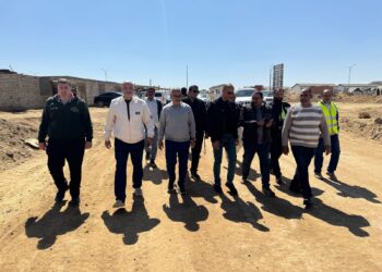 وزير الإسكان يتابع مشروعات المرافق والطرق لأراضي “بيت الوطن” و”الأكثر تميزا” بالقاهرة الجديدة