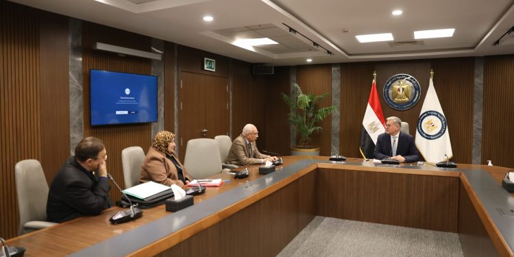 وزير البترول والثروة المعدنية يلتقي اعضاء مجلسي النواب والشيوخ لتعزيز التكامل