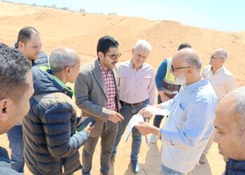 رئيس جهاز مدينة العبور الجديدة يتفقد أعمال ترفيق الأراضي المضافة للمدينة